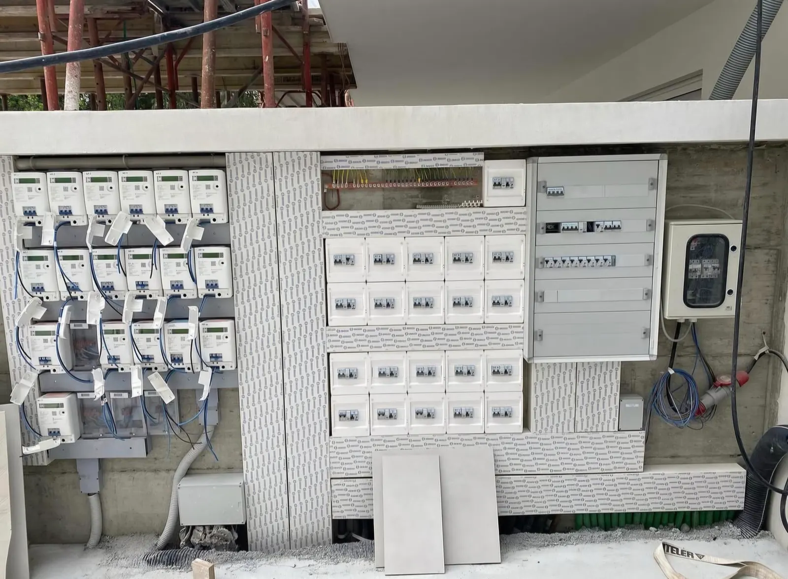 Quadri e contatori di distribuzione per impianto elettrico civile