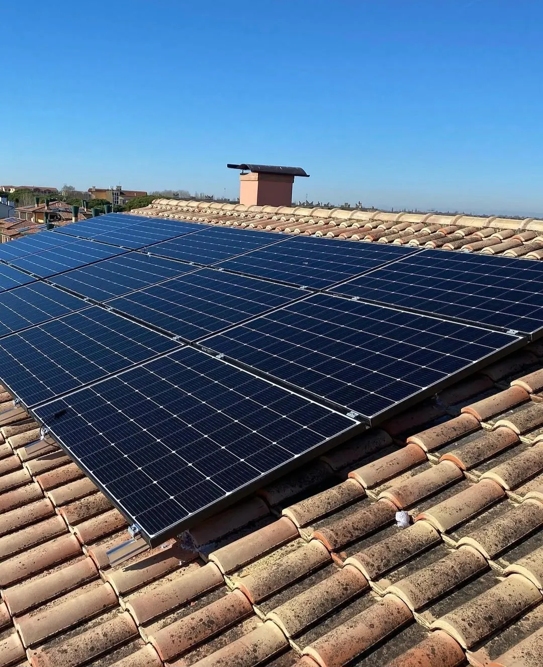 Impianto fotovoltaico residenziale installato su un tetto a Jesolo